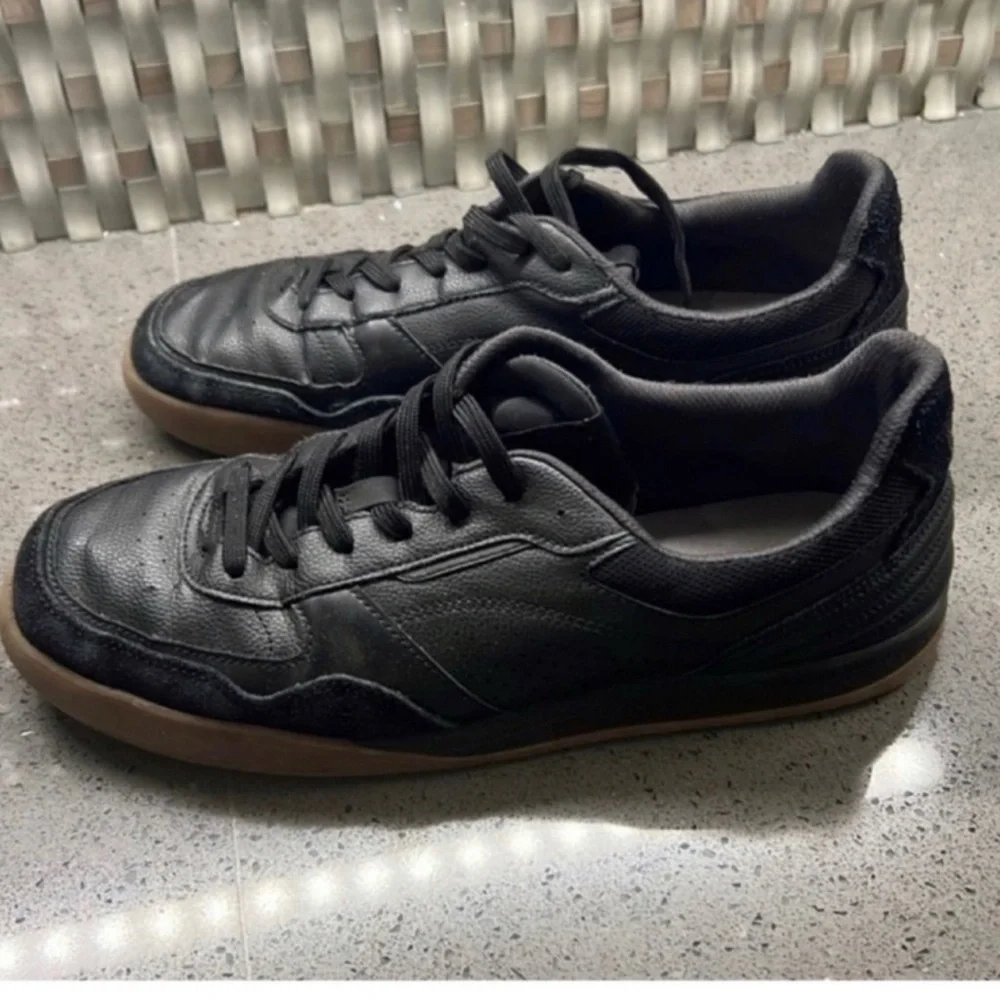 Zara retro leather sneakers size 43 euro (10us) black with laces